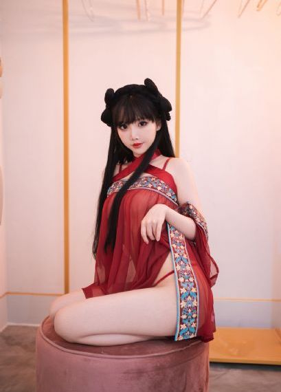 美女秘书的目的_4K免费在线播放