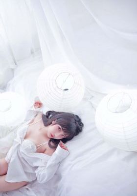 穿条纹睡衣的男孩_BD英语高清免费观看
